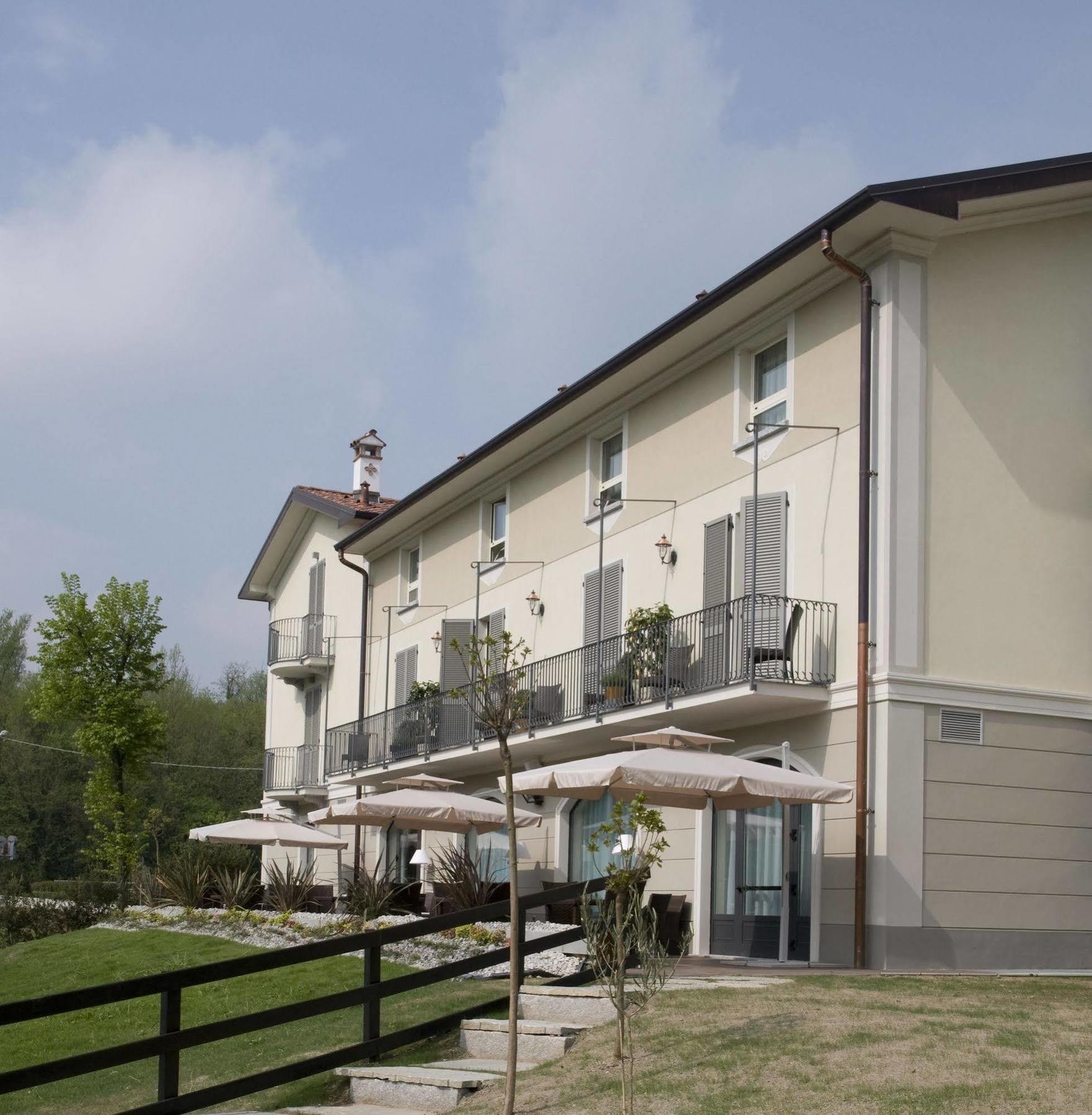 Hotel Il Corazziere Merone Exterior photo
