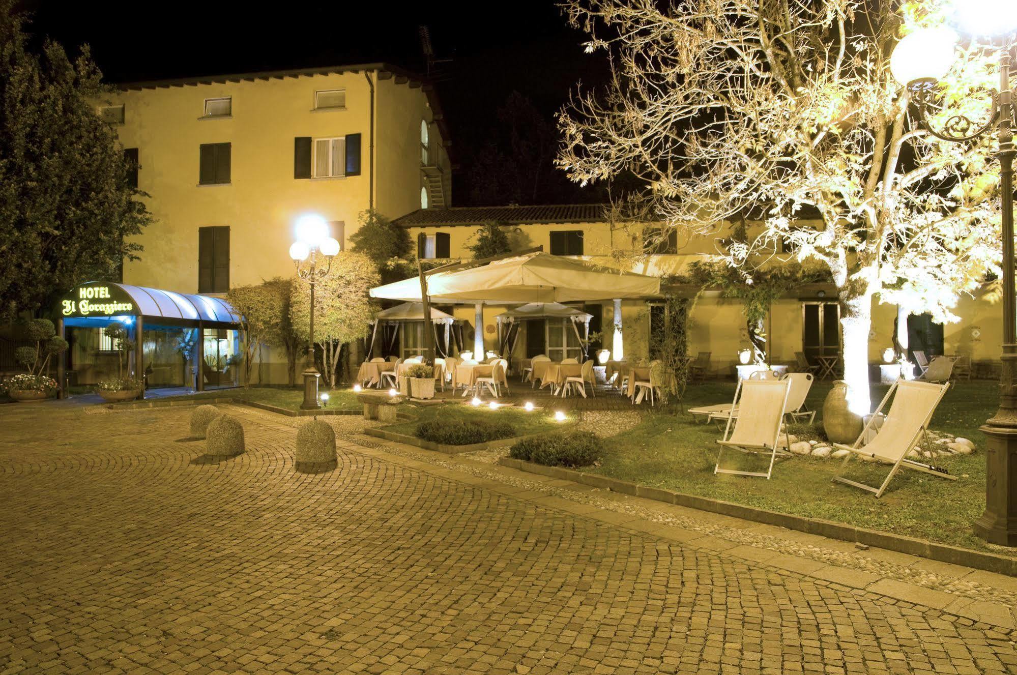 Hotel Il Corazziere Merone Exterior photo